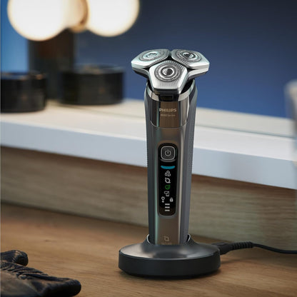 Rasoir Philips Series 8000 - rasoir électrique Wet & Dry avec technologie SkinIQ, 1 tondeuse rétractable, socle de charge, capot de protection, et brossette de nettoyage (modèle S8697/23)